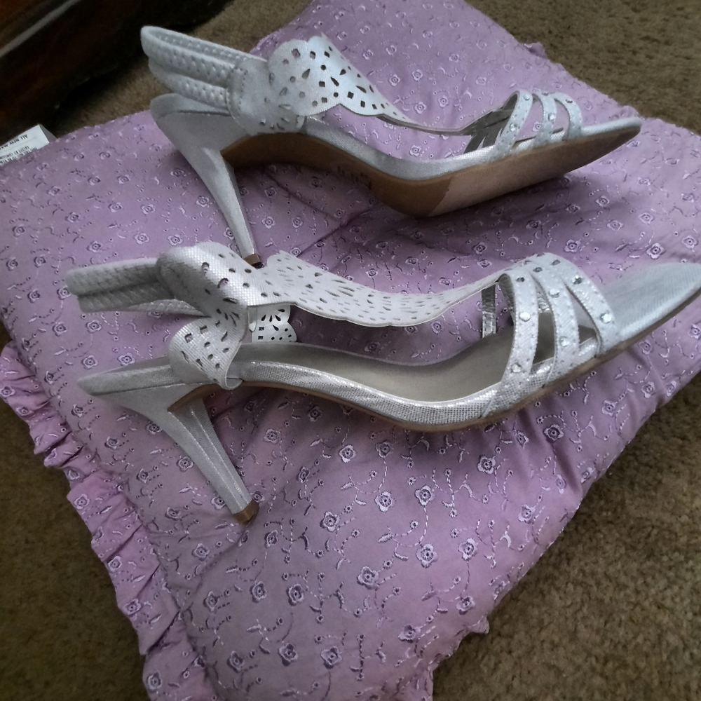 Metaphor women's size 10 silver dress shoes - Picture 3 of 8